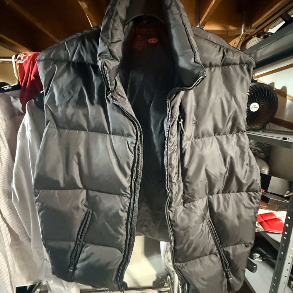 Old Navy Men's Black Quilted Puffer Vest